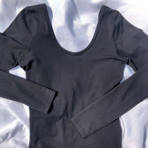 black lululemon long sleeve🖤